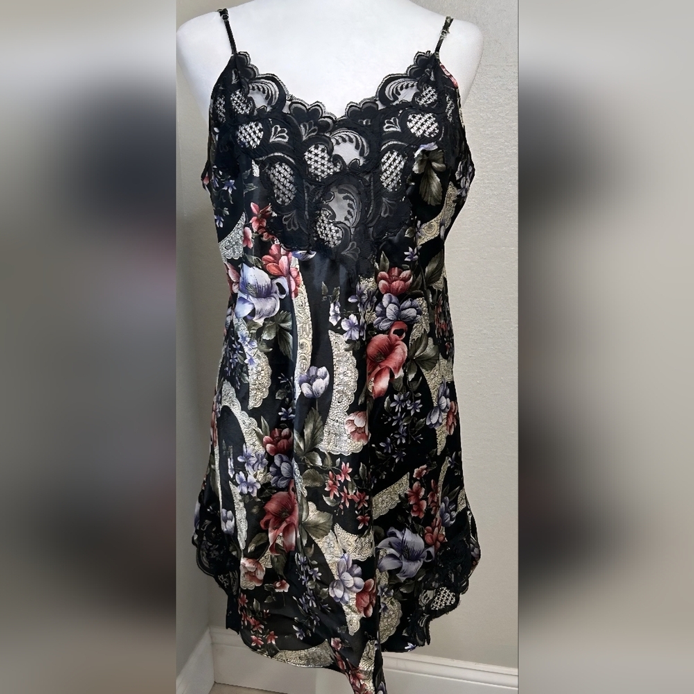 Two Pieces With Belt Victoria's Secret Black and Red Fitted Ruffled Blouse